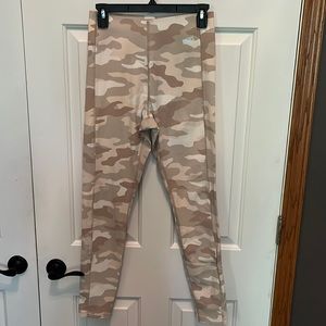 Pink light camo active legging